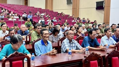 Công an phường Long Xuyên lắng nghe ý kiến nhân dân năm 2025