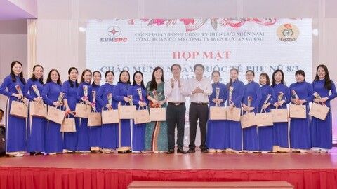 Công ty Điện lực An Giang họp mặt kỷ niệm 116 năm ngày Quốc tế Phụ nữ