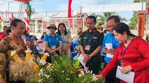 Bế mạc Hội thi Gói, nấu bánh tét và trang trí mâm ngũ quả Tết Quân - Dân xã Hòa Điền