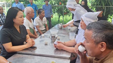 Lãnh đạo Ủy ban MTTQ tỉnh thăm hỏi gia đình nạn nhân tử vong do lũ ở xã Xuân Lương