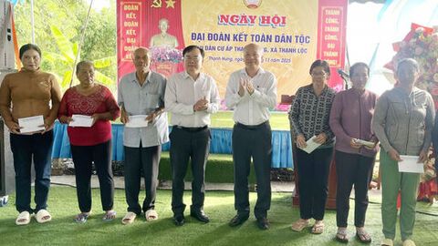 Phó Bí thư Đảng ủy các cơ quan Đảng tỉnh An Giang Võ Nguyên Nam dự Ngày hội Đại đoàn kết ấp Thạnh Hưng