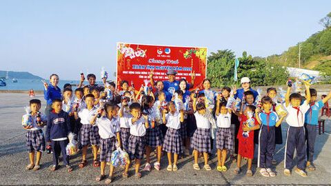 Xã Tiên Hải tổ chức chương trình “Xuân biên giới, Tết hải đảo”