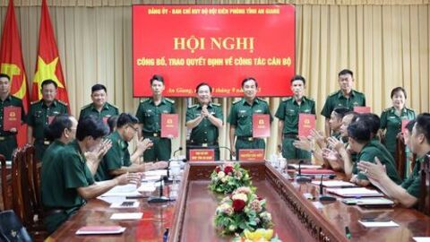 Bộ đội Biên phòng tỉnh An Giang trao quyết định về công tác cán bộ 