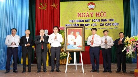 Chủ nhiệm Ủy ban Kiểm tra Tỉnh ủy Trần Huy Phương dự Ngày hội Đại đoàn kết toàn dân tộc tại xã Cao Đức