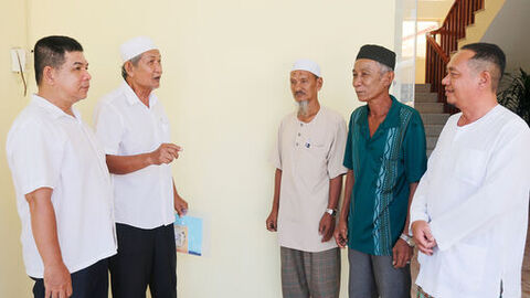 NHỮNG CỘT MỐC TRONG LÒNG DÂN - Bài 2: Những người giữ nhịp đoàn kết