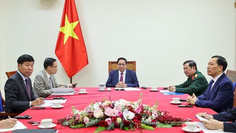 Thủ tướng Phạm Minh Chính điện đàm với Thủ tướng Malaysia