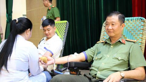 Tiếp nhận 777 đơn vị máu từ chương trình “Giọt máu nghĩa tình vì đồng đội, vì nhân dân”