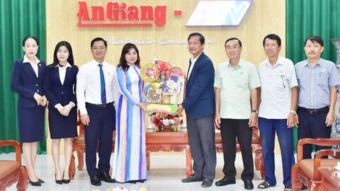 Các đơn vị chúc tết Báo và Phát thanh - Truyền hình An Giang