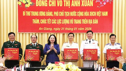 Phó Chủ tịch nước Võ Thị Ánh Xuân thăm, chúc tết lực lượng vũ trang trên địa bàn tỉnh An Giang