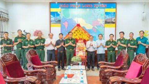 Quân khu 9 chúc mừng Giáo phận Long Xuyên dịp lễ Giáng sinh