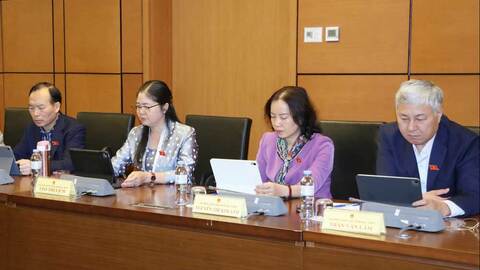 Đoàn 	đại biểu Quốc hội tỉnh Bắc Ninh: Nhiều ý kiến thảo luận ở Tổ về chính sách giáo dục, y tế và dự trữ quốc gia