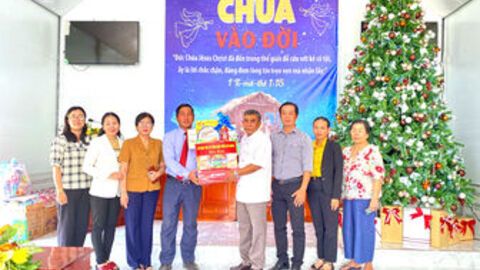 Thăm, chúc mừng nhân lễ Giáng sinh 2025