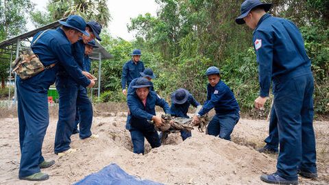 Đội K93 quy tập thêm 3 bộ hài cốt liệt sĩ tại phường Chi Lăng