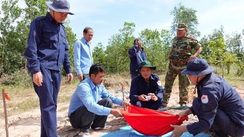 Đội K92 (Bộ Chỉ huy Quân sự tỉnh An Giang) tiếp tục tìm được 2 hài cốt liệt sĩ tại Campuchia