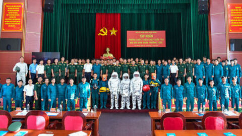 Tập huấn phòng cháy, chữa cháy trên tàu Hải đội Dân quân thường trực