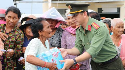 Công an An Giang vì bình yên, hạnh phúc Nhân dân