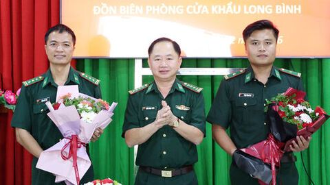 Bàn giao chức trách, nhiệm vụ Đồn trưởng Đồn Biên phòng Cửa khẩu Long Bình