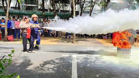 Tập huấn kiến thức, kỹ năng phòng cháy, chữa cháy cho các hộ kinh doanh, đại diện cơ sở sản xuất tại 5 xã