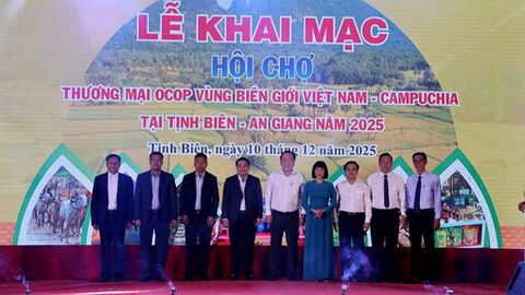 Khai mạc Hội chợ Thương mại OCOP vùng biên giới Việt Nam - Campuchia