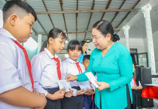 Tiếp tục vận động nhân dân đoàn kết, ứng dụng tiến bộ khoa học kỹ thuật vào sản xuất 