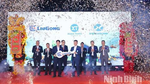 Tập đoàn Xuân Thiện và LiuGong triển khai đội xe máy công trình điện 100% đầu tiên tại Việt Nam