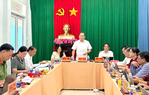 Thường trực UBND thành phố giám sát việc sắp xếp các khu vực tại phường Long Phú 1 