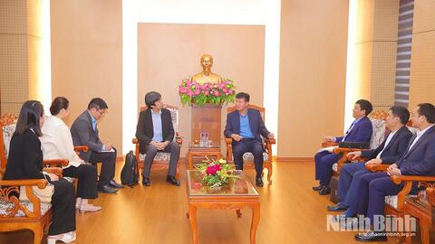 Đồng chí Chủ tịch UBND tỉnh Trần Huy Tuấn tiếp và làm việc với lãnh đạo Công ty TNHH Aeon Việt Nam