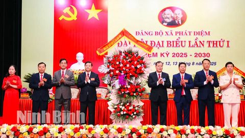 Đồng chí Phó Bí thư Tỉnh ủy, Chủ tịch HĐND tỉnh Lê Quốc Chỉnh dự và chỉ đạo Đại hội Đảng bộ xã Phát Diệm, nhiệm kỳ 2025-2030