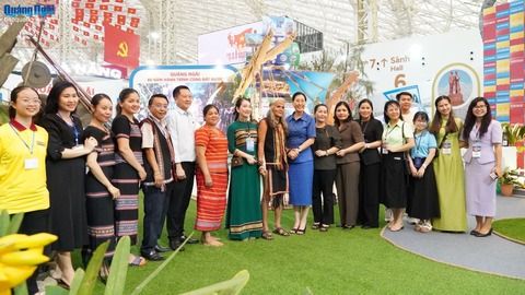 Bí thư Tỉnh ủy Bùi Thị Quỳnh Vân kiểm tra Khu trưng bày “Quảng Ngãi - Cội nguồn cách mạng, vững bước tương lai”