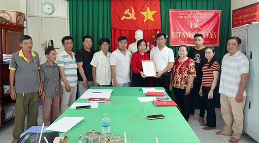 Thiết thực làm theo gương Bác 