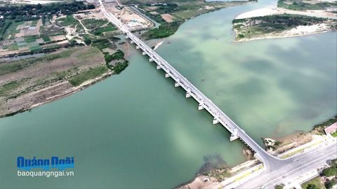 Thông xe qua đập dâng hạ lưu sông Trà Khúc trước Tết Bính Ngọ 2026