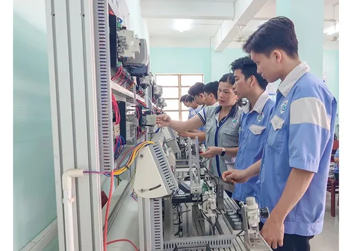 Học theo Bác, tận tụy với nghề 