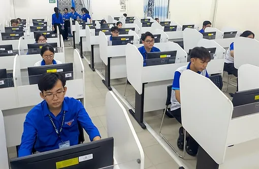 Bồi dưỡng lý luận chính trị cho sinh viên 