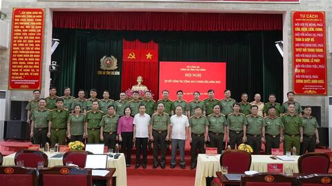 Thứ trưởng Trần Quốc Tỏ dự Hội nghị sơ kết 6 tháng đầu năm 2025 tại Công an tỉnh Cao Bằng