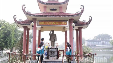 Mãi tự hào nơi Bác Hồ về thăm