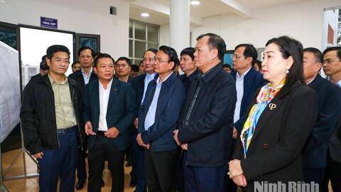 Đồng chí Bí thư Tỉnh ủy Đặng Xuân Phong khảo sát định hướng phát triển khu vực sông Hồng; hai bên sông Đào và kiểm tra một số dự án trên địa bàn