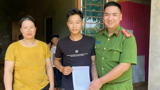 Người dân viết thư cảm ơn Công an xã Bảo Thắng giúp đỡ khi gặp nạn
