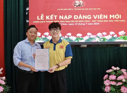 Kết nạp Đảng cho 13 sinh viên tại các “mặt trận” hè tình nguyện 