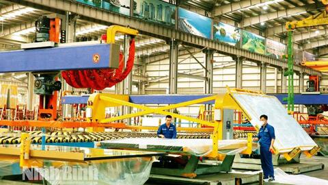 Sản xuất công nghiệp tăng tốc để về đích