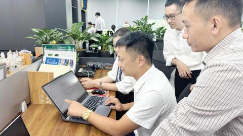 Tăng cường xúc tiến thương mại: Tạo điều kiện cho doanh nghiệp vừa và nhỏ phát triển