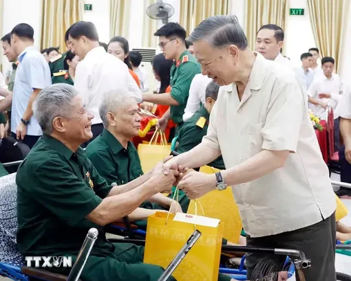 Tổng Bí thư, Chủ tịch nước: Tiếp tục rà soát, giải quyết đầy đủ chính sách đối với người có công và thân nhân 