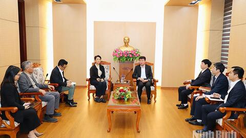 Đồng chí Chủ tịch UBND tỉnh Trần Huy Tuấn tiếp xã giao lãnh đạo Tập đoàn Amata (Thái Lan)