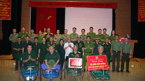 Lãnh đạo Công an tỉnh Ninh Bình thăm, tặng quà các Trung tâm điều dưỡng thương binh trên địa bàn