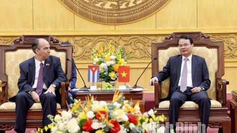 Đồng chí Bí thư Tỉnh uỷ Đặng Xuân Phong tiếp xã giao Đại sứ đặc mệnh toàn quyền nước Cộng hoà Cuba tại Việt Nam