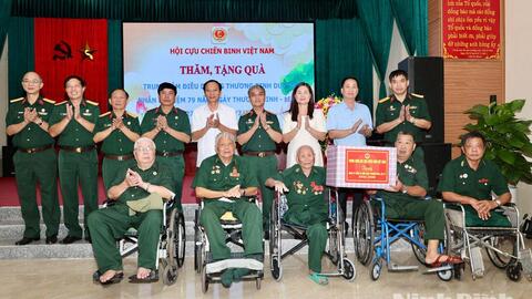 Đoàn công tác Hội Cựu chiến binh Việt Nam thăm, tặng quà các Trung tâm Điều dưỡng thương binh tỉnh