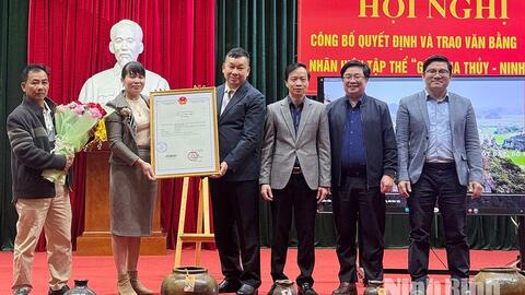 Công bố và trao văn bằng bảo hộ nhãn hiệu tập thể “Gốm Gia Thủy - Ninh Bình”