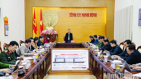 Đồng chí Bí thư Tỉnh ủy Đặng Xuân Phong làm việc với Tổ giúp việc Ban Chỉ đạo tỉnh về thực hiện Nghị quyết 57-NQ/TW