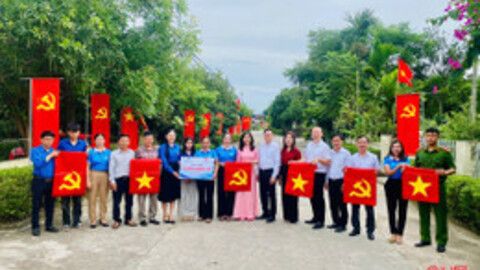 Cờ hoa rực rỡ, lòng người náo nức hướng về ngày hội lớn