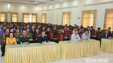 Thuế cơ sở 5 ra quân thực hiện chiến dịch “60 ngày cao điểm chuyển đổi mô hình từ thuế khoán sang kê khai đối với hộ kinh doanh”