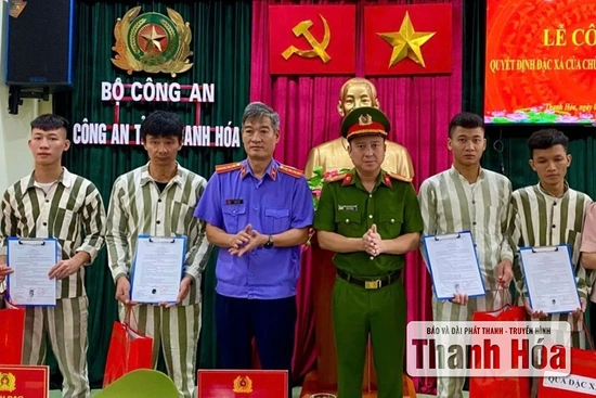 Công bố Quyết định đặc xá của Chủ tịch nước cho 44 phạm nhân ở Trại tạm giam Công an tỉnh Thanh Hóa